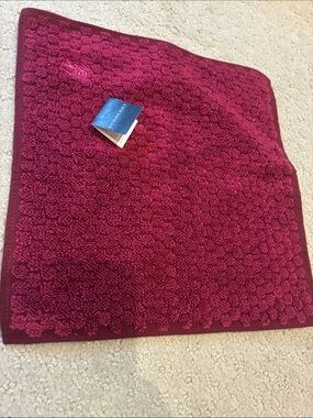 NWT Burberry Textured Cotton Washcloth Burgundy Red 👝
